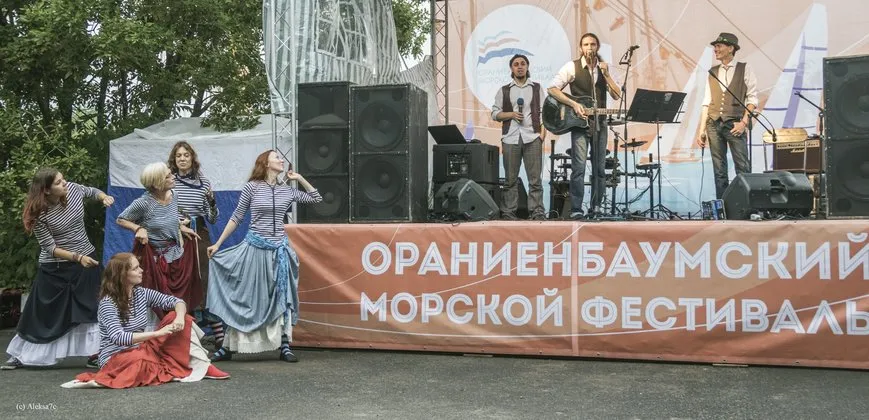 Парусники яхт-клуба Санкт-Петербурга приняли участие в Ораниенбаумском морском фестивале