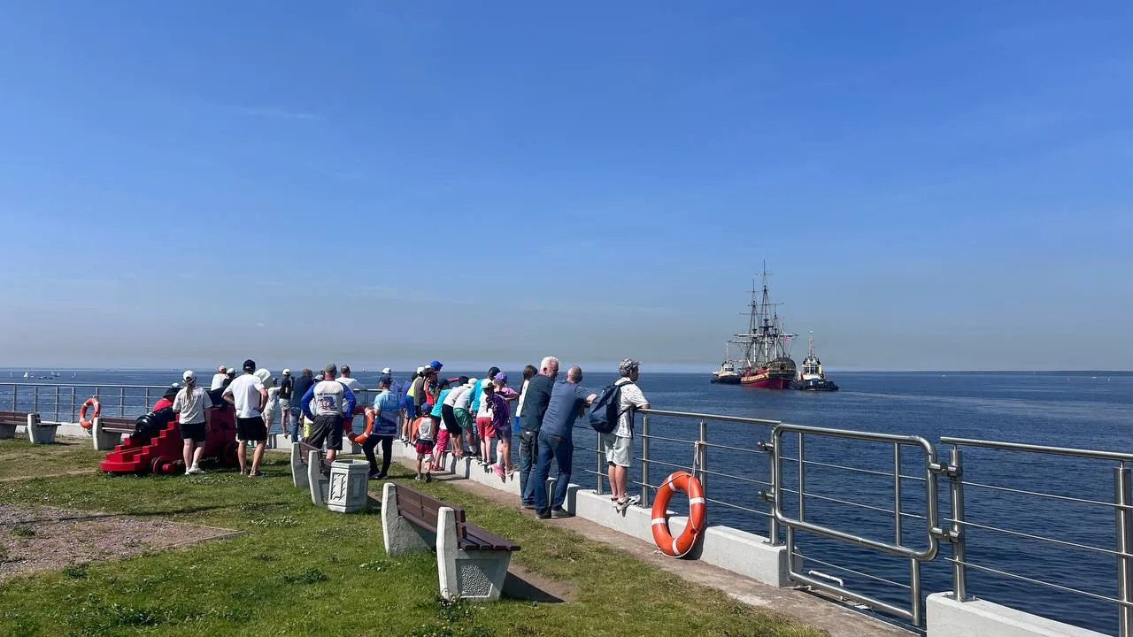 «Полтава» встанет в центре Петербурга в День ВМФ